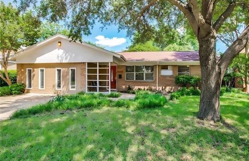 Farmers Branch House | Sunny & Spacious House - Perfectly located for quick access to all of DFW