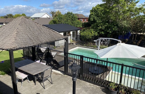Welcome Bay House | Sunny Summery House with Large Pool
