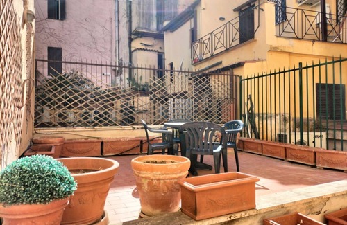 Repubblica Apartment | Sunny Trevi house with cute terrace and A/C !