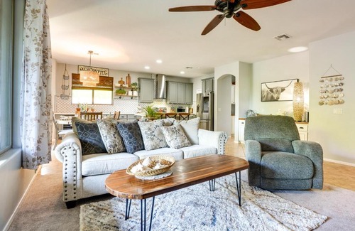 Veramonte House | Sunny V Arizona Retreat with Private Pool and Patio
