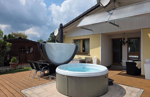 Lenzkirch House | Sunny vacation apartment Sonnenhuesli in the Black Forest with whirlpool and sauna