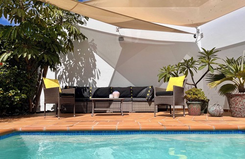 Nazaret House | Sunny vacation home in a quiet location with wind-protected private pool