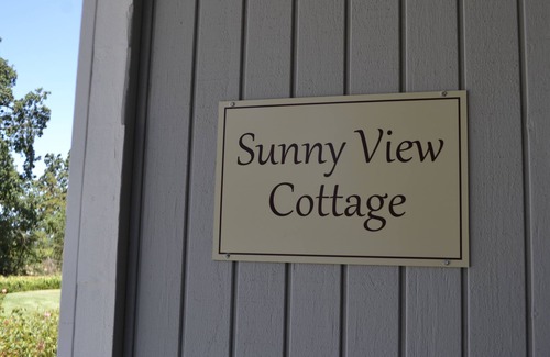 Santa Rosa Cottage | Sunny View Cottage in the Beautiful Wine Country