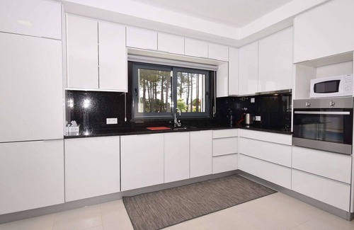 Caldas da Rainha Villa | Sunny Villa Near Óbidos w/Beaches