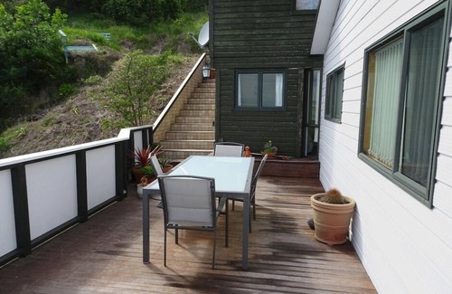Atawhai Ski Chalet | sunny warm stunning views nelson atawhai