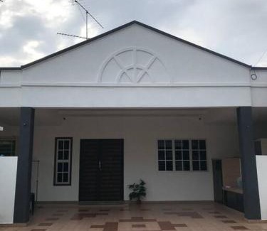 Batu Pahat House | SunnyDay Homestay -Batu Pahat Town