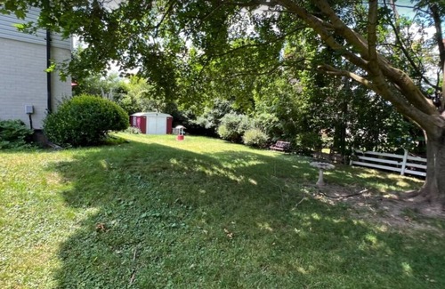 Newmarket House | SunnyHaven Retreat: 3 Bedrooms, 2-Car Bliss, Expansive Backyard Joy