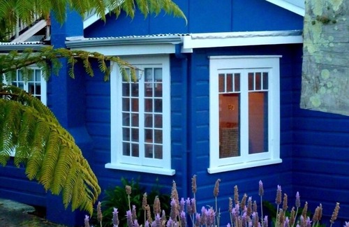 Raglan Cottage | Sunnynook Cottage Sea Views Top Location, walking distance to town.