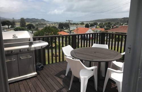 Raglan Cottage | Sunnynook Cottage Sea Views Top Location, walking distance to town.
