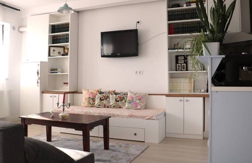 Cluj-Napoca Apartment | ❤️SunnyPad ⭐ Sleeps 5 ★ Balcony ★ Walk everywhere ★ Maximum stay: 14 days
