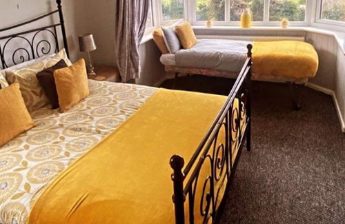 Prestatyn House | Sunnyside - Stunning Seaside Home with Hot Tub