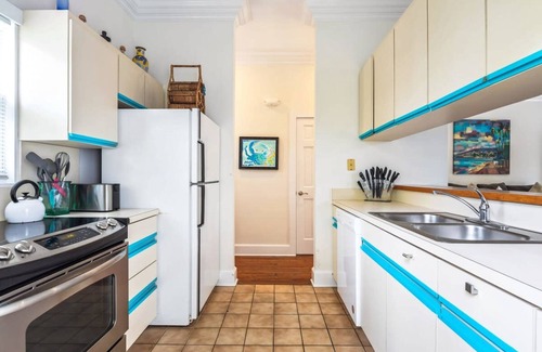 Old Town Apartment | Sunnyside Up by Brightwild Pool Parking