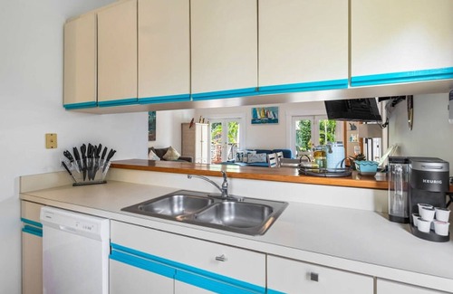 Old Town Apartment | Sunnyside Up by Brightwild Pool Parking