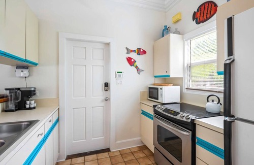 Old Town Apartment | Sunnyside Up by Brightwild Pool Parking