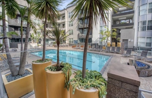 Marina del Rey Apartment | Sunnyside Up! Gorgeous Pool View with Balcony