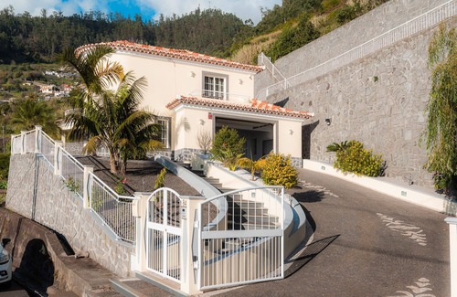 Ponta do Sol House | Sunnyside Villa with private pool - 10 min from the beach!