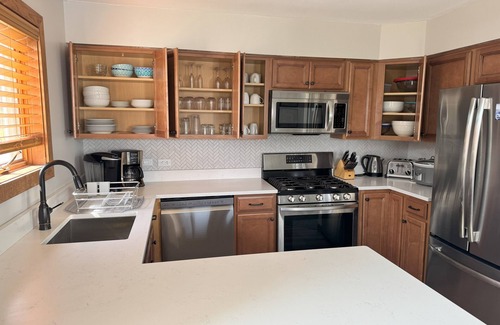 Central Vermont- Killington Condo | SUNRISE 3BR - 2 Story Remodeled Condo - SKI ON & OFF. Pool + Trailside
