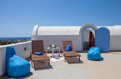 Perivolos Apartment | Sunrise Apartment Santorini