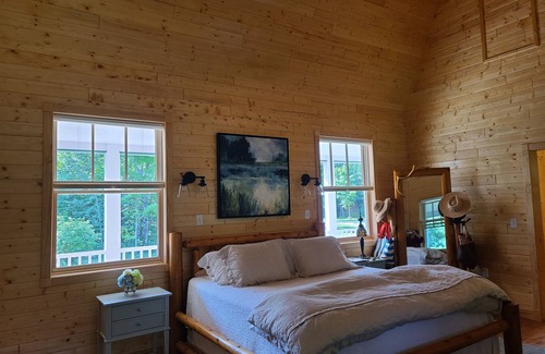 Munising Resort | Sunrise Bay Cottages: Rustic elegance for 32 people in 5 luxury cottages.
