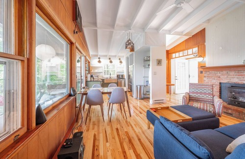 New Fairfield House | Sunrise Bungalow - Lake and Mountains View