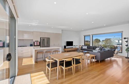 Torquay House | Sunrise Elegance in the Heart of Torquay