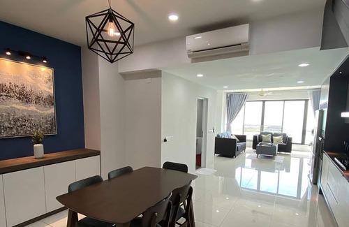 Downtown George Town Apartment | Sunrise Gurney Sea View Duplex 2BR 6-8 pax