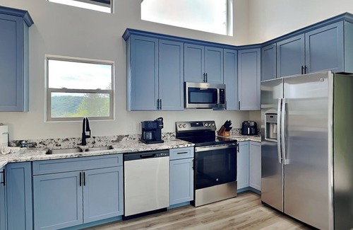 Gatlinburg - Pigeon Forge Cabin | Sunrise in the Cove | Modern, Pet-Friendly w. Indoor Pool