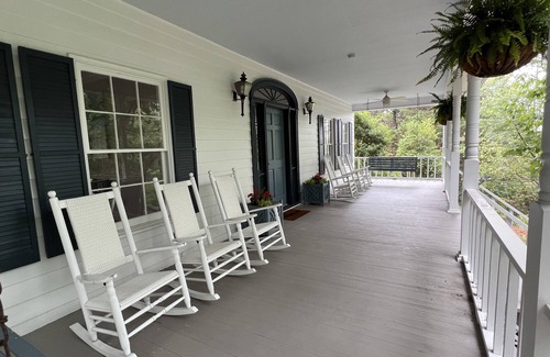 Dalton House | Sunrise in the Treetops