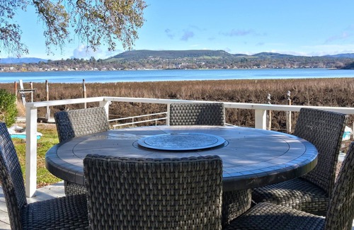 Clear Lake House | Sunrise Lake Escape - -Beautiful Lakefront with Dock Paddleboards and Kayaks!
