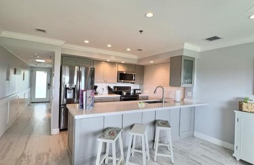 Tavernier Apartment | Sunrise Oasis - Top Floor Ocean Pointe 2411