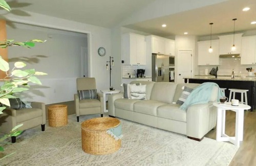 Livingston House | Sunrise on Serenity at Lake Anna