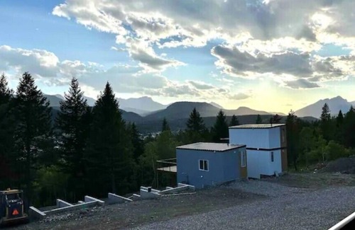 Blairmore Cabin | Sunrise Pines: a tiny escape to rest, relax and recharge.