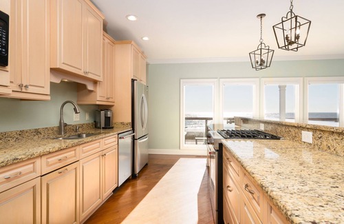 Inlet Harbour House | Sunrise Point: Tranquil Oceanfront In Gated Community