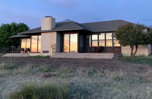 Sonoita House | Sunrise Ranch Sonoita-Mountain Views and Wineries