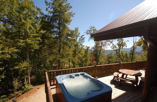 Almond Cabin | Sunrise Ridge - Free Train Tours + Cabin + Stunning Views/Deck + Close to