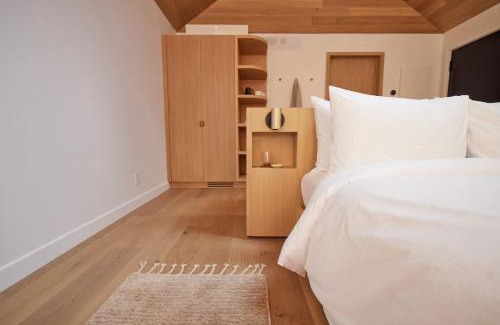 Algonquin Highlands House | Sunrise Soaker at Dimensions - Cabin Four