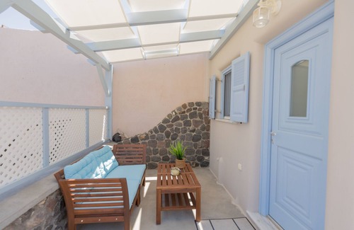 Perivolos Apartment | Sunrise Studio Santorini