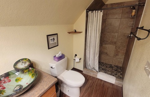 Elba Hotel | Sunrise Suite Retreat, River on Property, Adults Only, No Pets, Peace and Quiet!