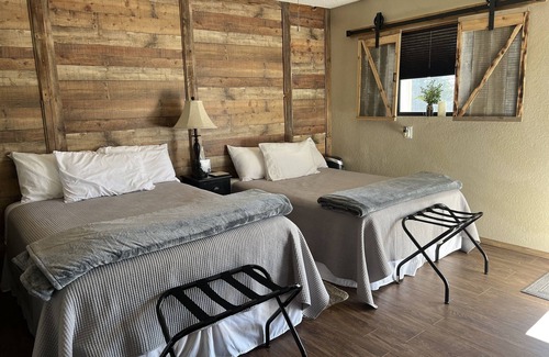 Yantis House | Sunrise Suite w Pool, Rec Rm, 1/2 mi to Boat Ramps