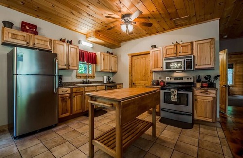 Sautee Nacoochee Cabin | Sunrise Summit | Deluxe 2BR 2.5BA Cabin | Mountain View | Private | Hot Tub