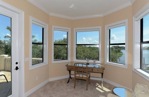 Nokomis House | SUNRISE/SUNSET VIEWS ~ Casey Key Lux ~ 2 Masters & All Bdrm Suites, Pool + Beach