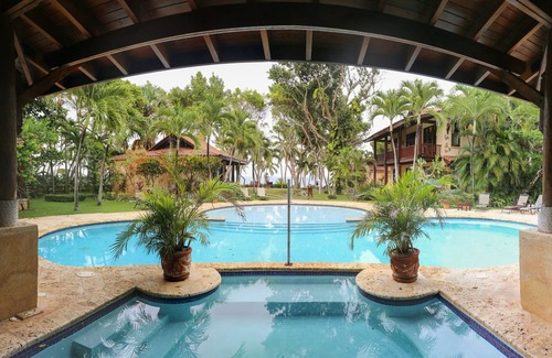Cabrera Villa | Sunrise Villa - An affordable beachfront gathering place for family and friends