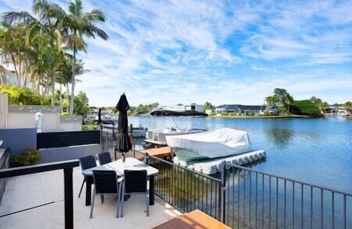 Boreen Point House | SUNSEEKER – A Tranquil Retreat in Noosa Waters