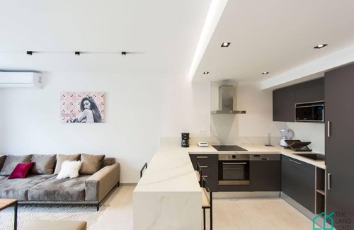 Les Berges du Lac Apartment | Sunset 204 Luxury 2bds with Gym
