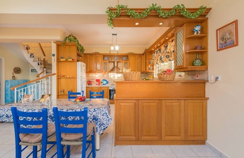 Keri Village House | Sunset 4 Bedroom Family House