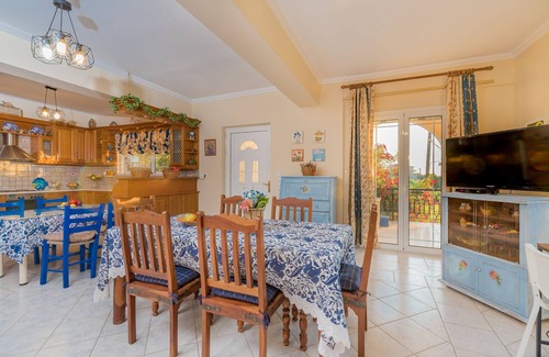 Keri Village House | Sunset 4 Bedroom Family House