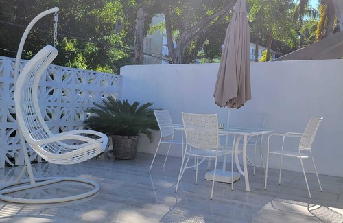Montego Bay Apartment | Sunset Arms 3: 2brm/2wsr, Airport-Beach-Hipstrip