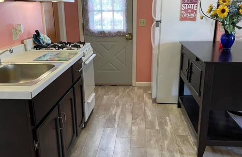 Irving Cottage | Sunset Bay 2 Cottages 2Bd & 1Bd Close To Beach Same Lot 1 price for both