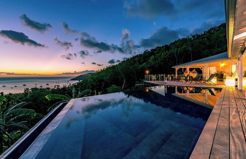 Malendure Villa | Sunset Bay - Luxury villa with breathtaking views of the Îlets Pigeon