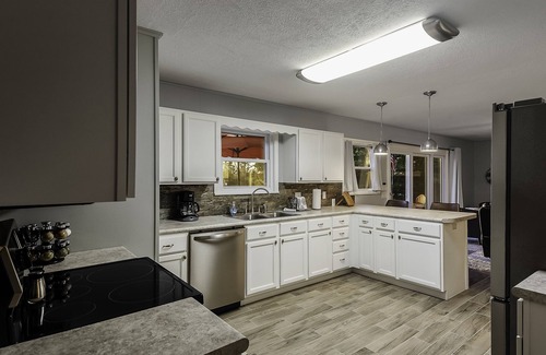 Lakeview House | Sunset Bay on Bull Shoals Lake- Howard Creek area!